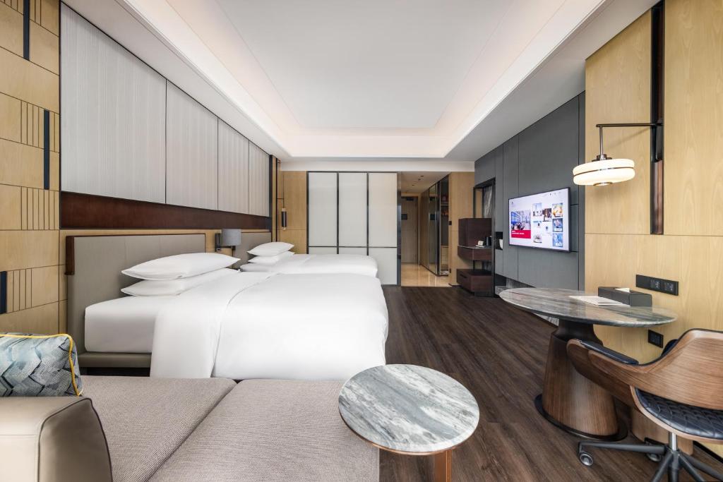 Postel nebo postele na pokoji v ubytování Zhuhai Marriott Hotel Jinwan