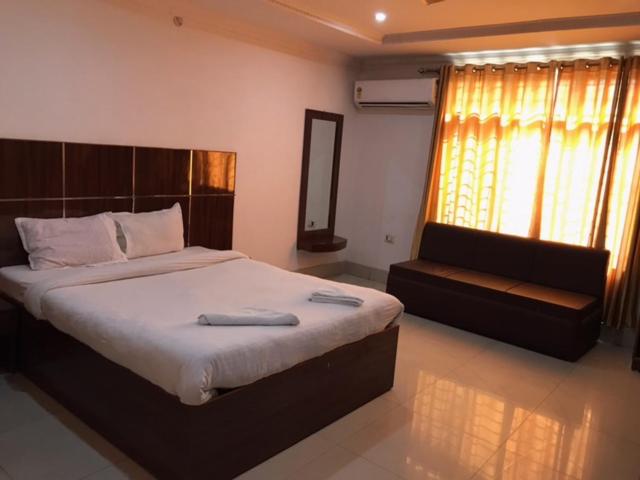 Katil atau katil-katil dalam bilik di HOTEL SHIVA