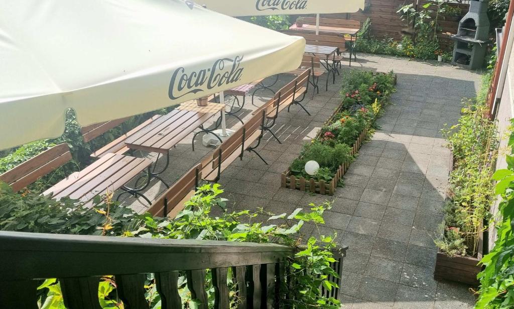 Zahrada ubytování Gościniec Skolimówka Restauracja i pokoje ze śniadaniem na Kaszubach