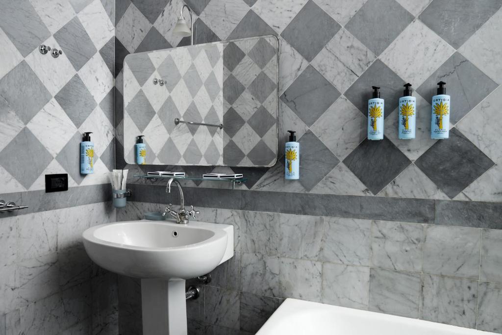 Milan Retreats Duomo - 9