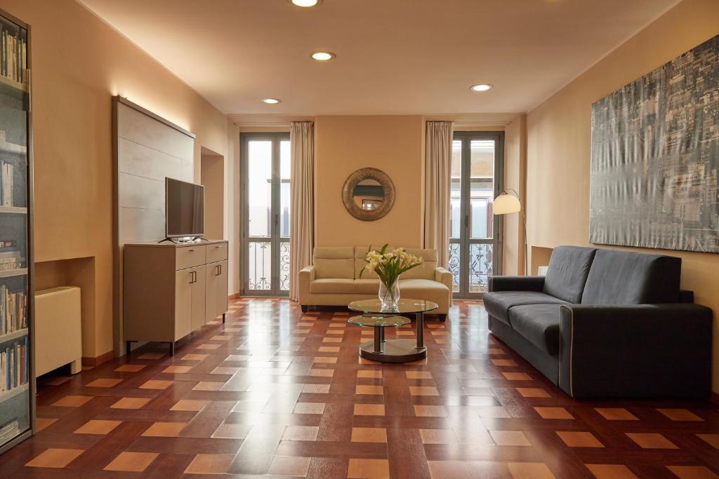 Milan Retreats Duomo - 1