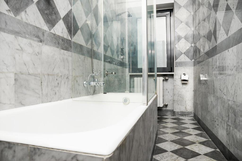 Milan Retreats Duomo - 10