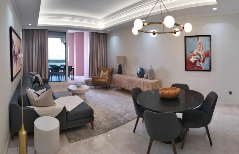 Posezení v ubytování Pine - Beautiful Apartment With View of Palm Jumeirah