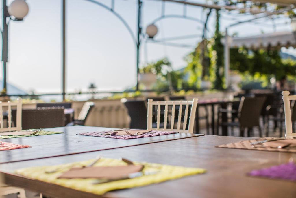Restoran ili neka druga zalogajnica u objektu Hotel Scapolatiello