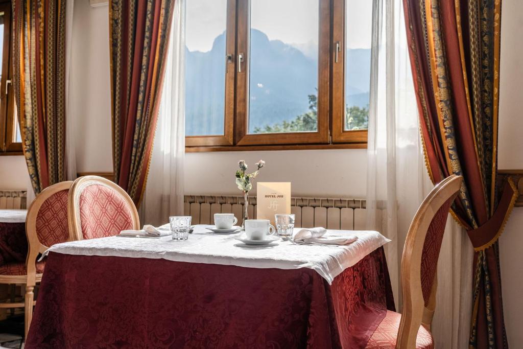 Nespecifikovaný výhled na hory nebo výhled na hory při pohledu z hotelu