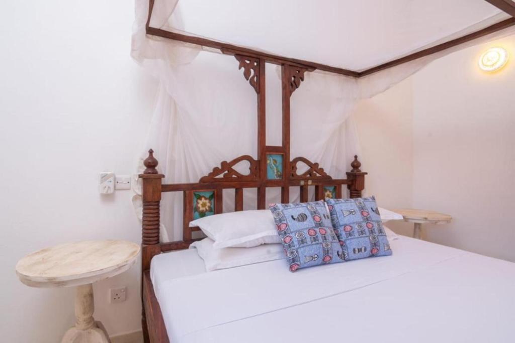 Tempat tidur dalam kamar di Couzy villa casaurina