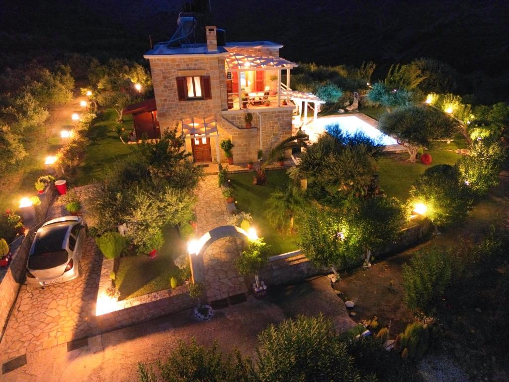 Basen w obiekcie Private Pool with Sea & Mountain View ,Full Privacy - Villa Kyriaki lub w pobliżu