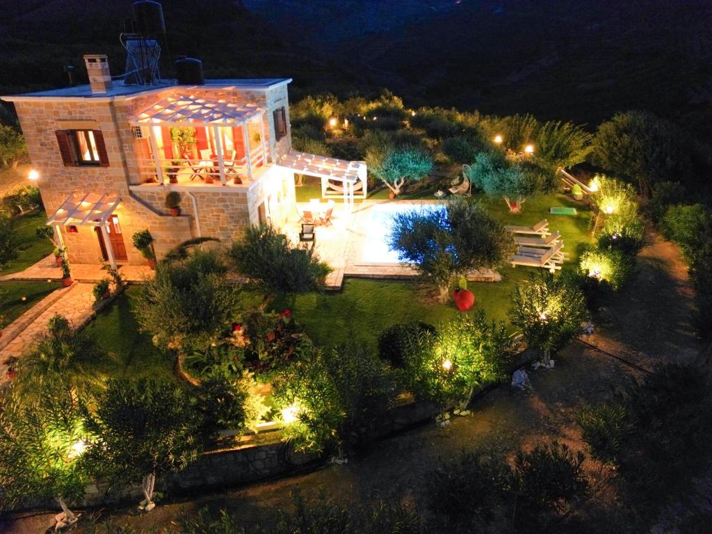 Basen w obiekcie Private Pool with Sea & Mountain View ,Full Privacy - Villa Kyriaki lub w pobliżu