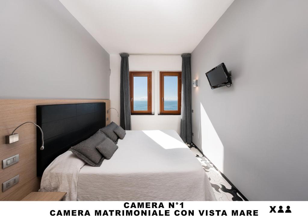 TV a/nebo společenská místnost v ubytování Affittacamere Lo Scoglio (Guesthouse)