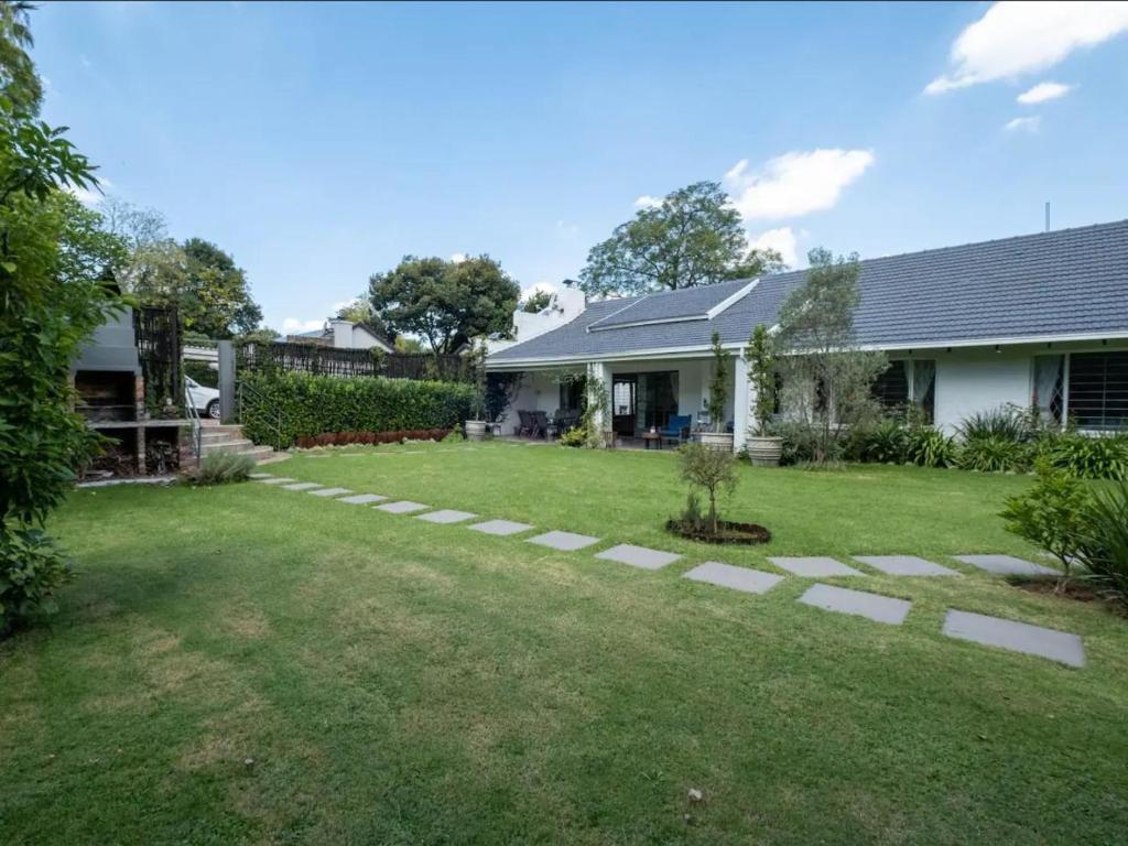 Gallery image of Lovely House with Big Garden Parktown North in Johannesburg