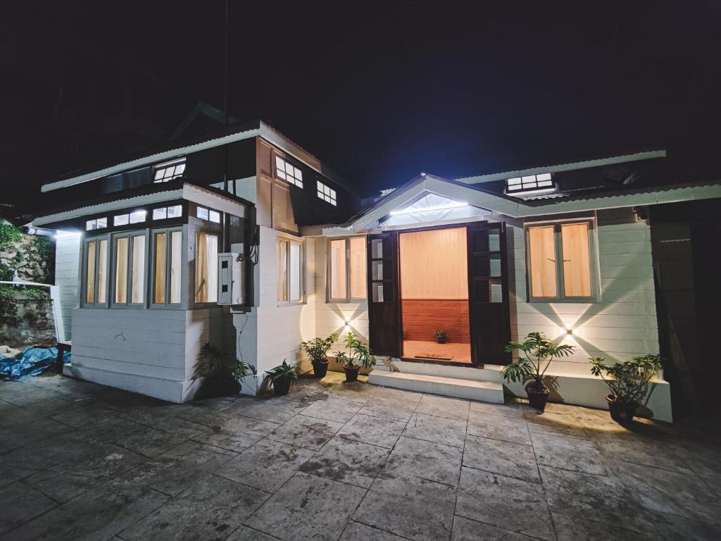 INSARA COTTAGE HOMESTAY - Housity
