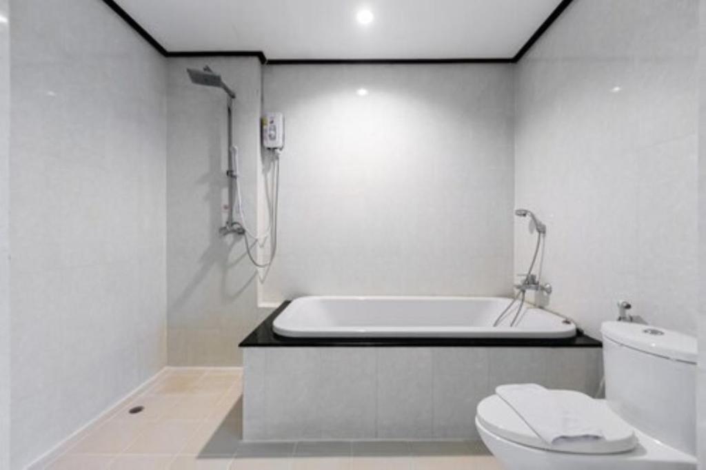 The President Hotel at Chokchai 4 - Resim 20