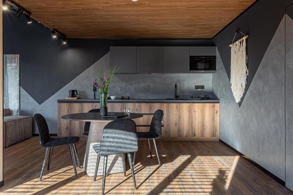 Kuchyň nebo kuchyňský kout v ubytování Didukh Eco Hotel&Spa