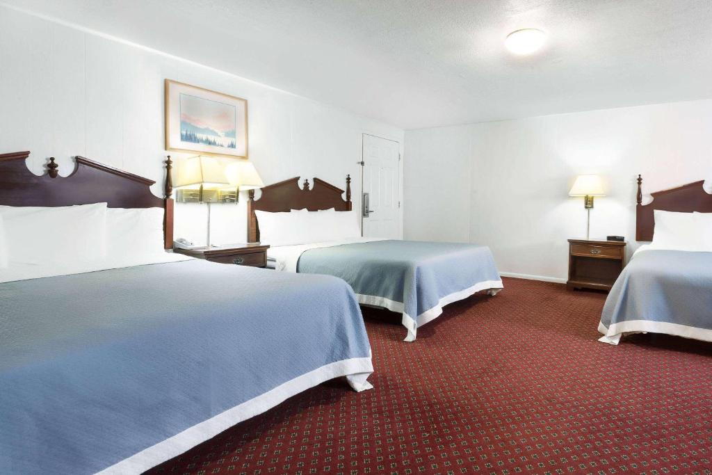 Ένα ή περισσότερα κρεβάτια σε δωμάτιο στο Travelodge by Wyndham Las Vegas NM
