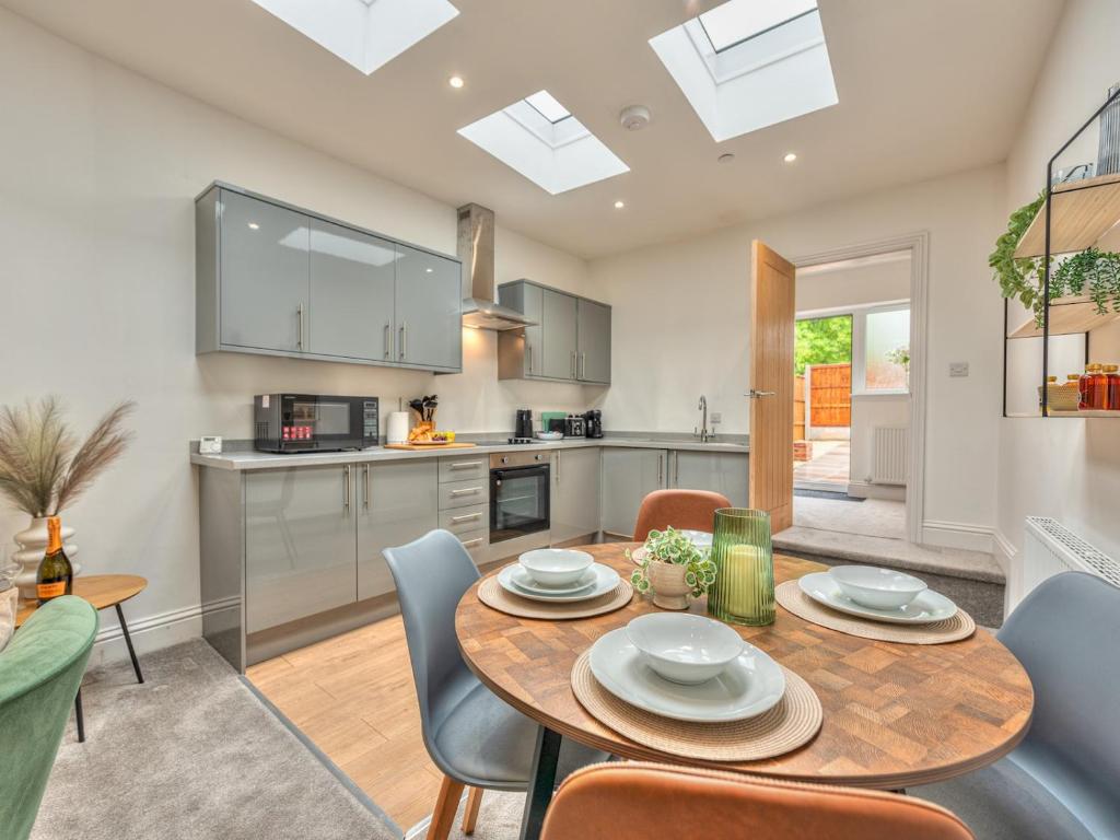 a kitchen and dining room with a table and chairs at Pass the Keys Modern Apartment With Courtyard in Madeley