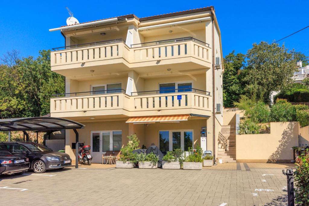 Budova, v ktorej sa apartmán nachádza