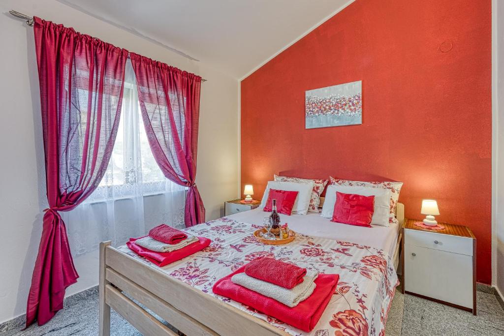 Postel nebo postele na pokoji v ubytování Silver Cherry Apartments