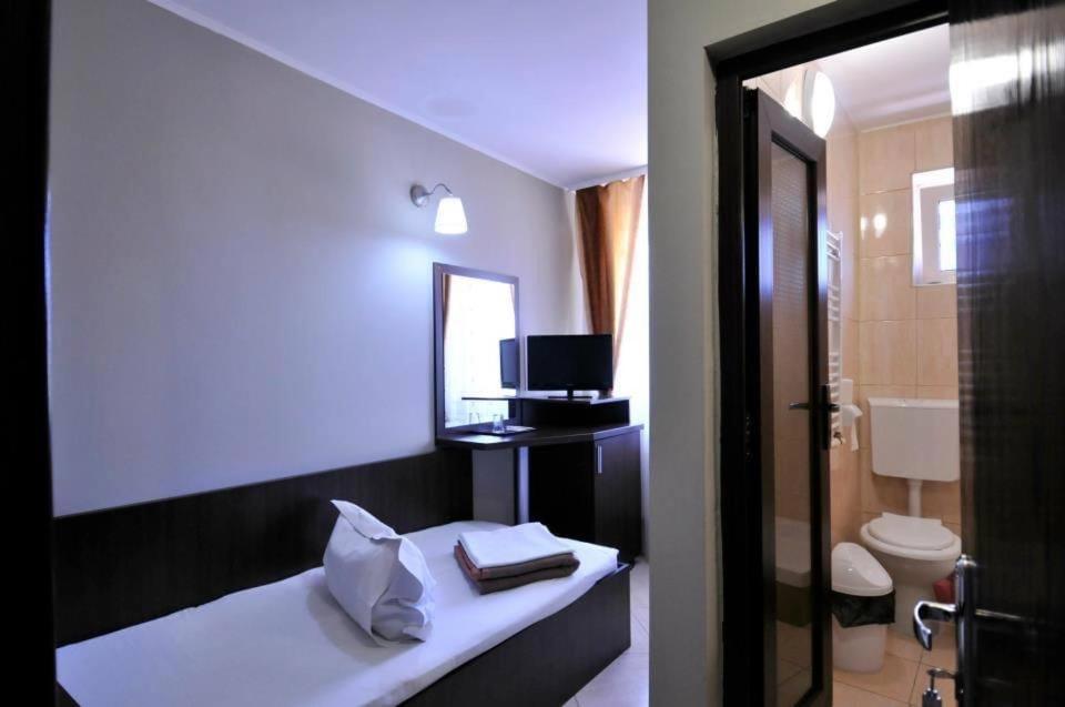 Postel nebo postele na pokoji v ubytování Calla Inn Hotel