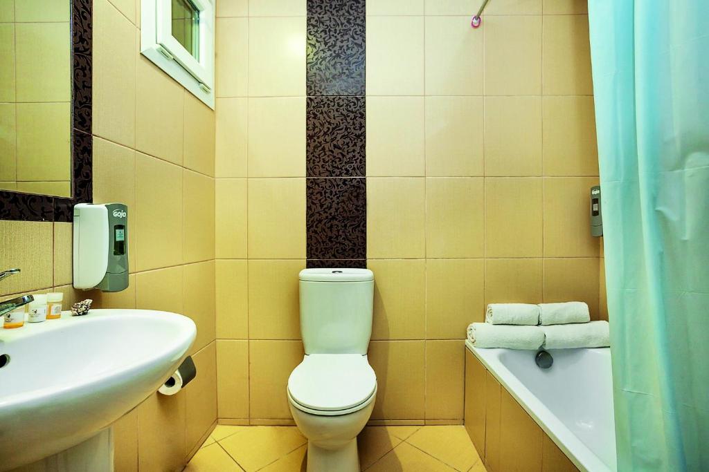 A bathroom at Elinotel Polis Hotel