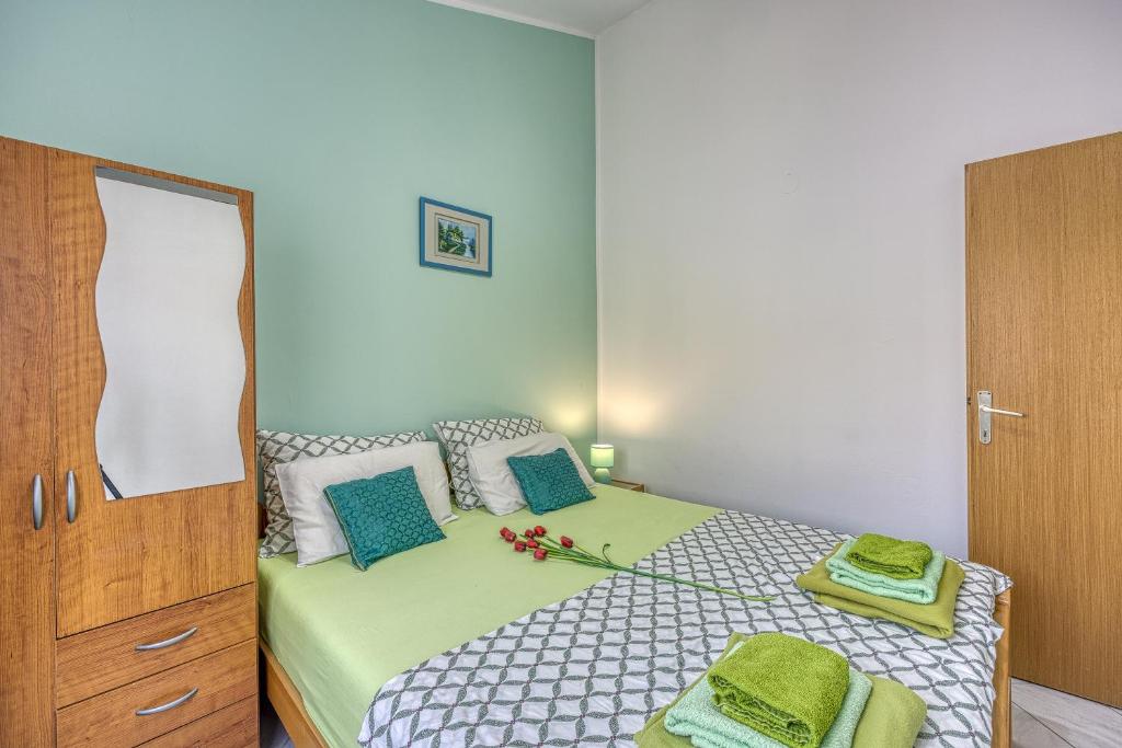 Postel nebo postele na pokoji v ubytování Silver Cherry Apartments