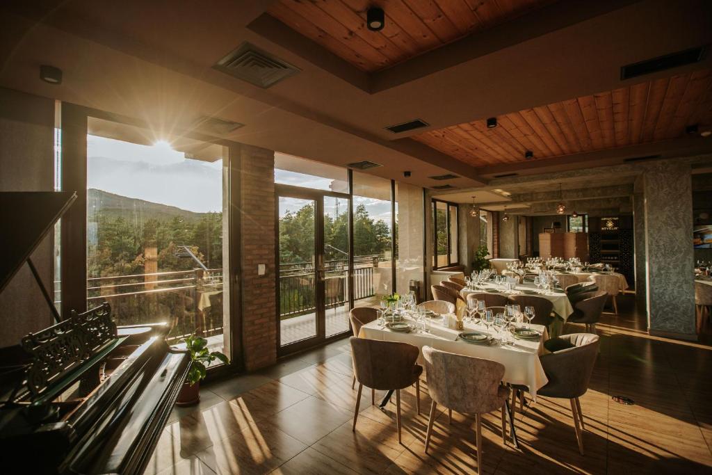 Restaurace v ubytování Zuzumbo Resort & Spa