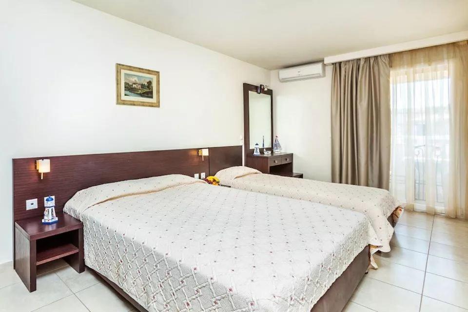 A bed or beds in a room at Elinotel Polis Hotel