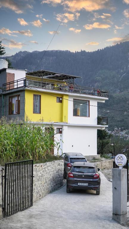 Nespecifikovaný výhled na hory nebo výhled na hory při pohledu z hostelu