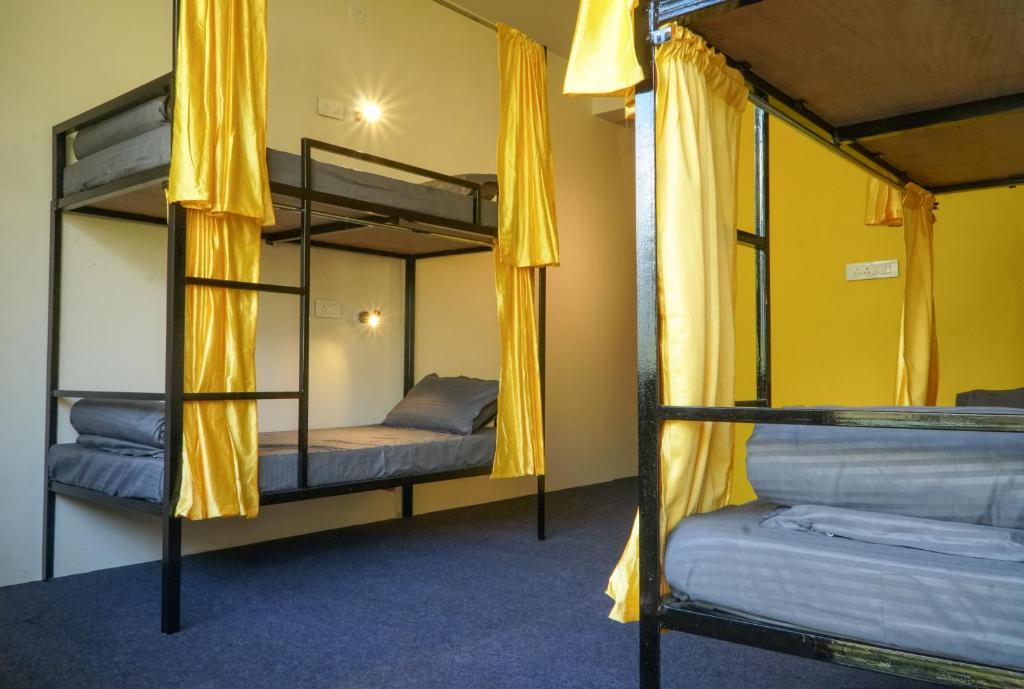 Postel nebo postele na pokoji v ubytování Firefly Hostel