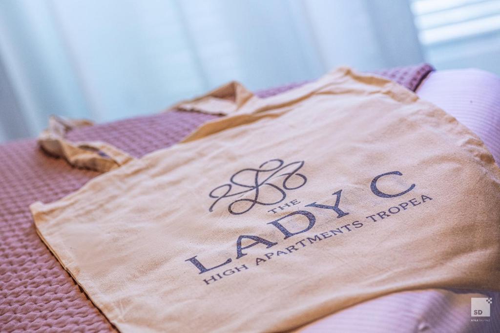 The Lady C - High Apartments - 11