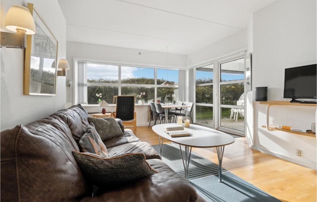 Et tv og/eller underholdning på 2 Bedroom Amazing Apartment In Fanø