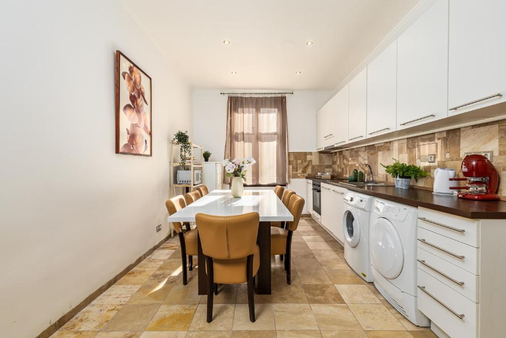 Real Apartments Andrássy 1061 Budapest, Andrássy út 4 kép - 1