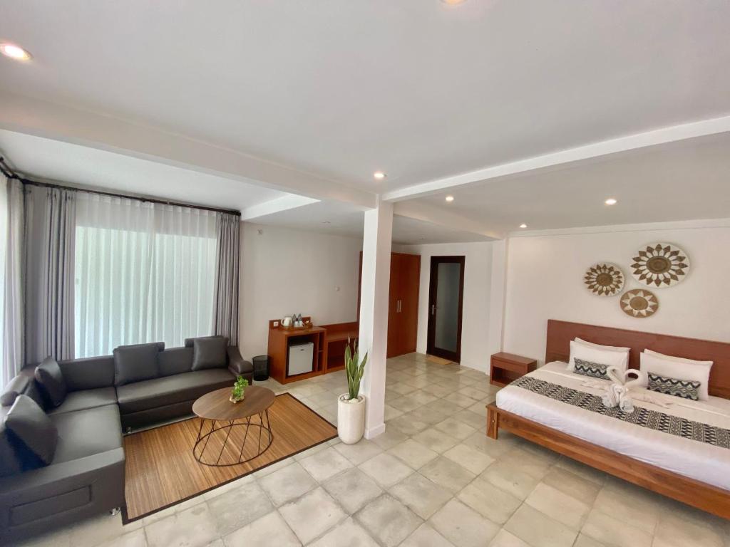Tempat tidur dalam kamar di Grey House Monkey Forest
