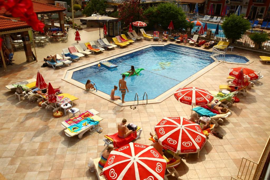 an overhead view of a swimming pool with umbrellas at Turk Hotel in Oludeniz