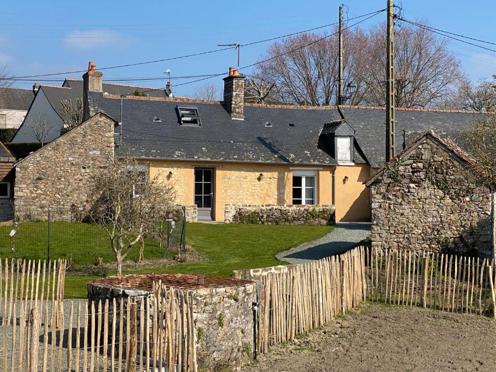 Gîte du Petit Rocher SAINTE SUZANNE, SainteSuzanne (updated prices 2024)