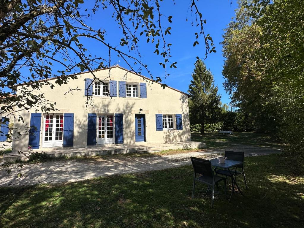 Maison de campagne cosy dans la verdure, Champniers (updated prices 2025)