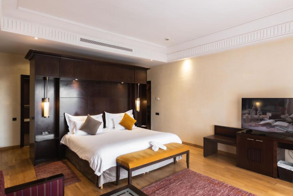 Kenzi Menara Palace & Resort - Premium Suite King Size Bed Garden View