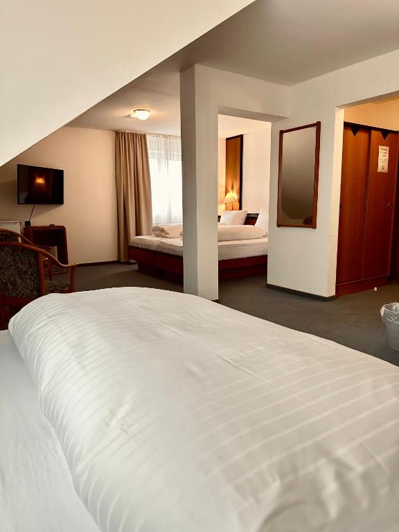 Postel nebo postele na pokoji v ubytování E&D Hotel Rodgau
