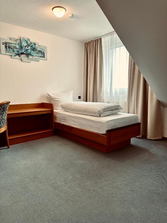 Postel nebo postele na pokoji v ubytování E&D Hotel Rodgau