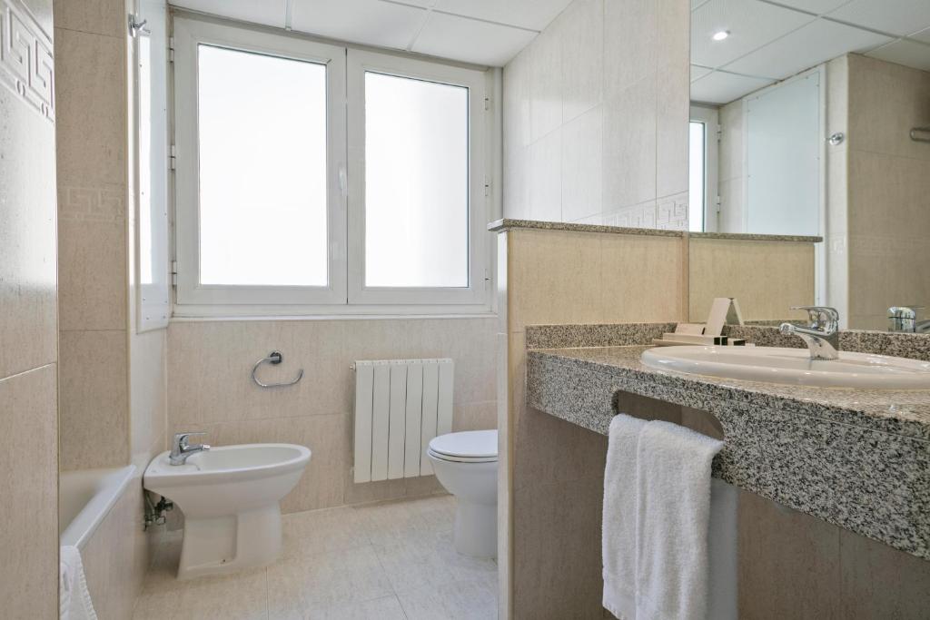 A bathroom at Hotel Best Andorra Center