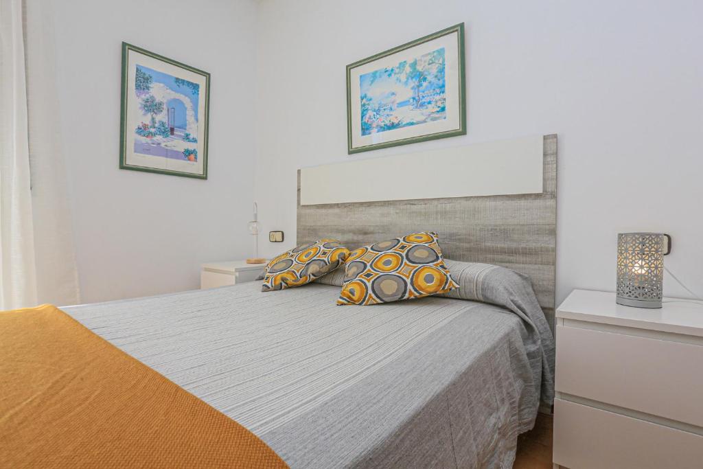 Posteľ alebo postele v izbe v ubytovaní LITORAL COSTA DORADA - VILLA LAURA II Only families