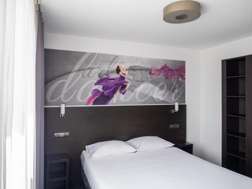 Postel nebo postele na pokoji v ubytování B&B HOTEL Bytom