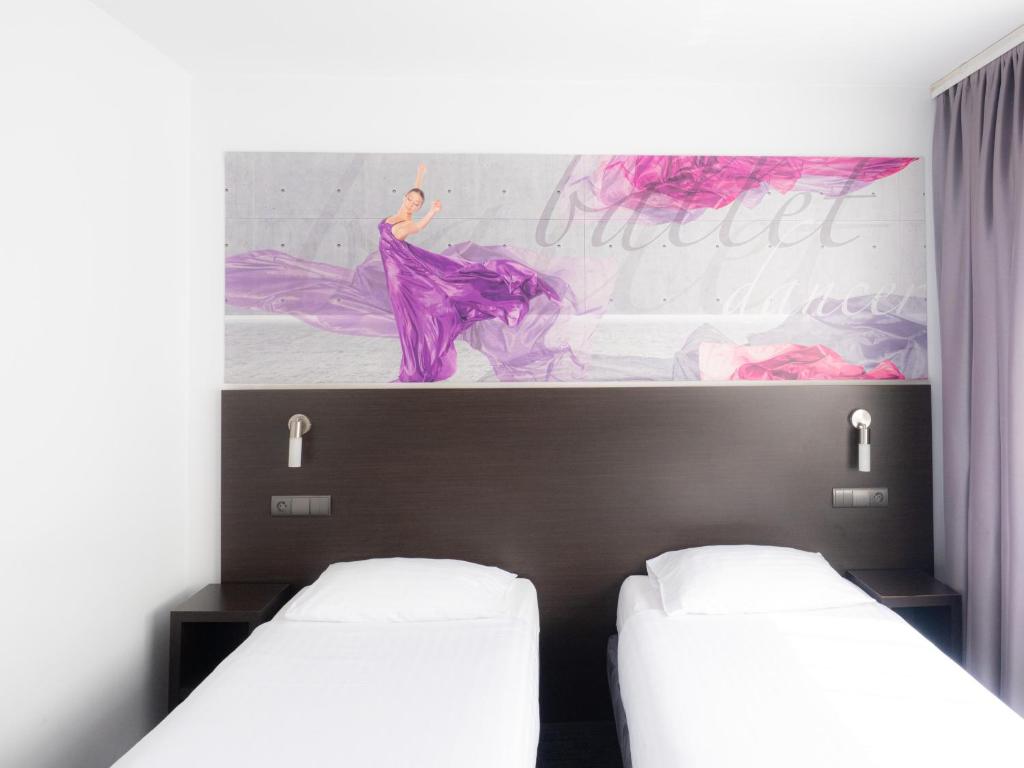 Postel nebo postele na pokoji v ubytování B&B HOTEL Bytom