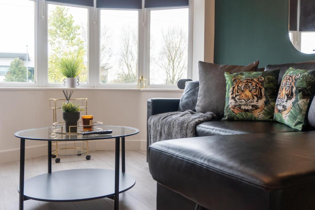 Posezení v ubytování Sheldon House 3 BED Cosy Home nr JLR & NEC