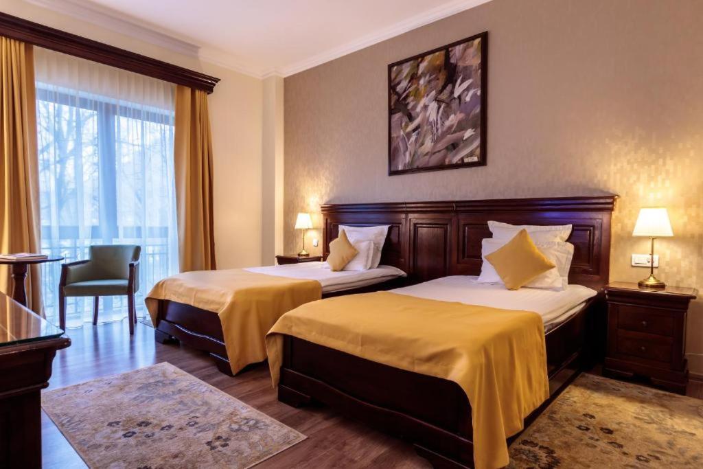 Postel nebo postele na pokoji v ubytování Grand Hotel Sofianu