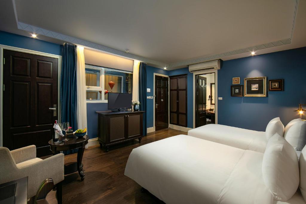 Deluxe Twin Room with Internal Window