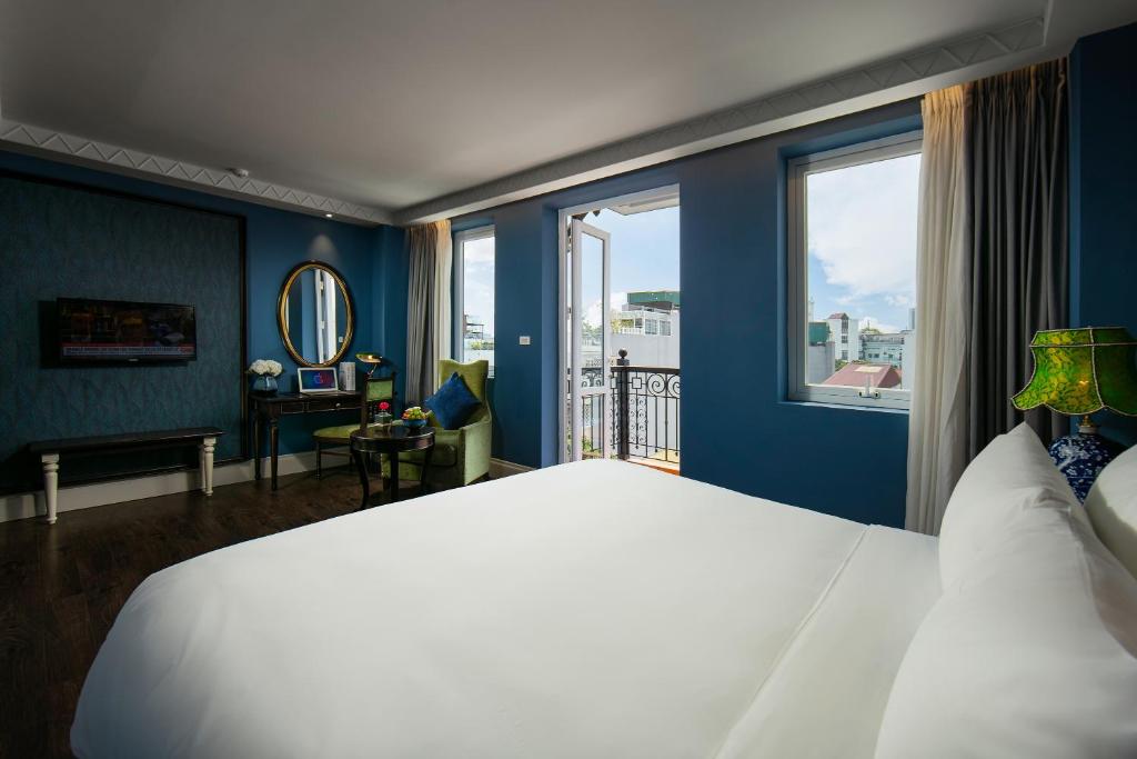Suite Royal Nhìn Ra Thành Phố