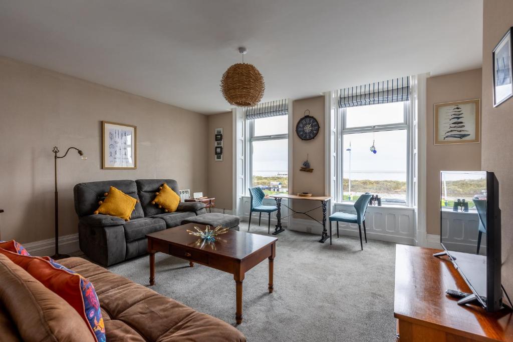 BEACH VIEW - Amazing Sea Views - Housity
