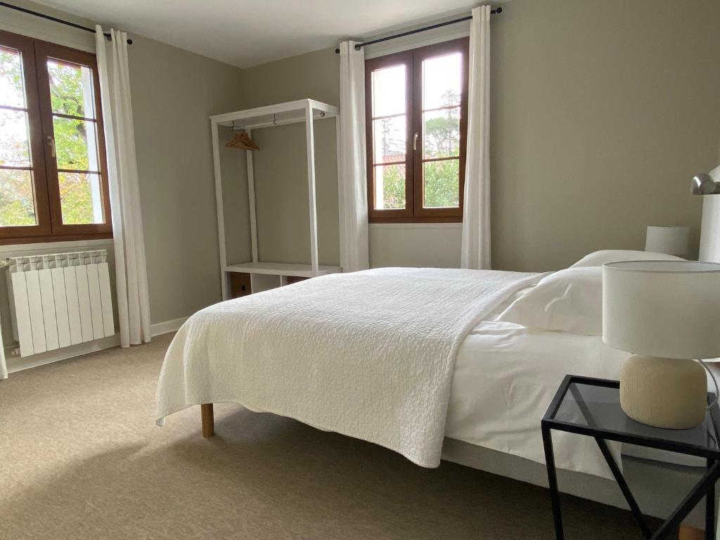 Postel nebo postele na pokoji v ubytování Maison Bernatenia