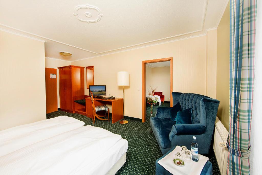 TV a/nebo společenská místnost v ubytování Hotel Kronprinz