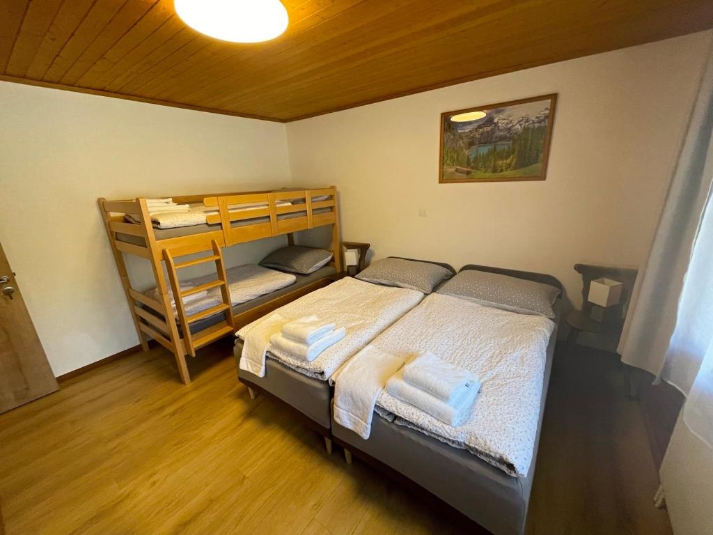 Letto o letti in una camera di Pension Balm